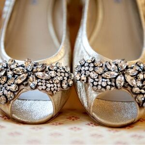Vera wang Peep-Toe Flats in Metallic Gold